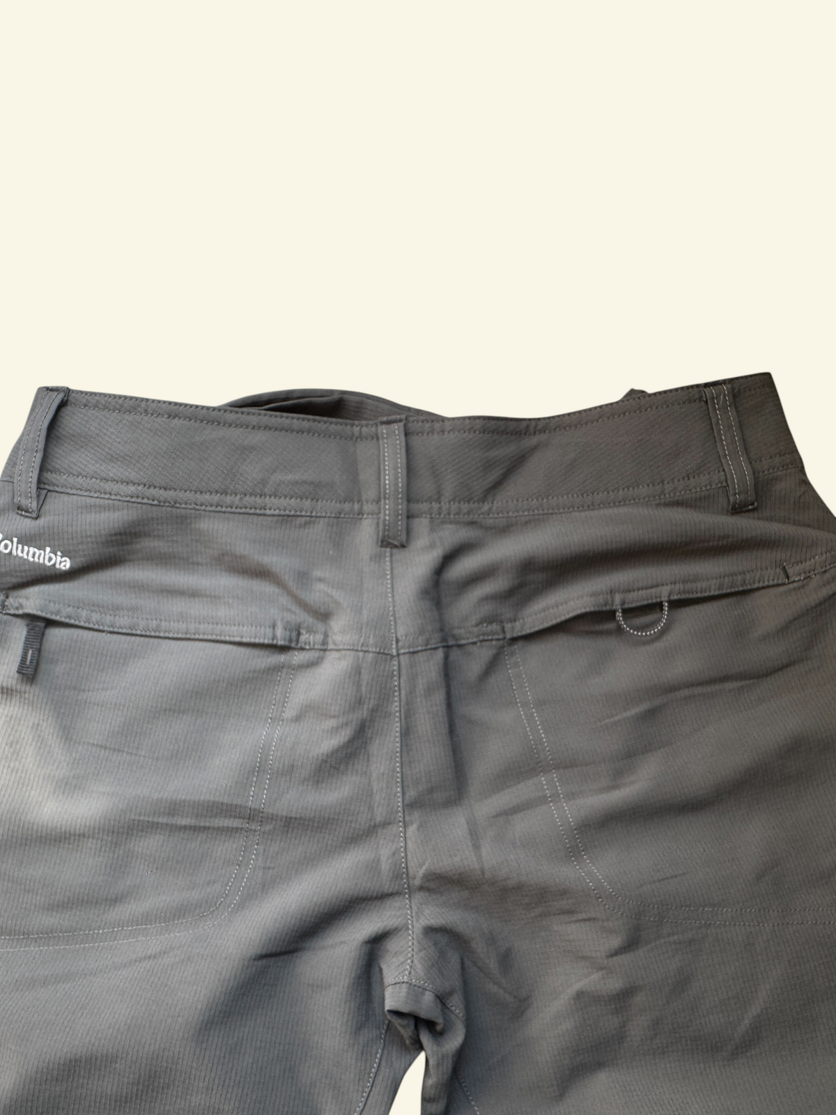 Pantalón de senderismo Mi tienda Columbia Silver Ridge gris de tela ripstop con bolsillos traseros y logo bordado