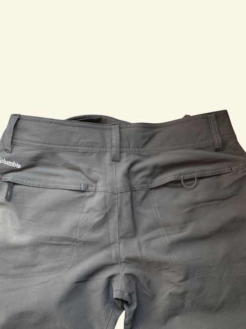 Pantalón de senderismo Mi tienda Columbia Silver Ridge gris de tela ripstop con bolsillos traseros y logo bordado