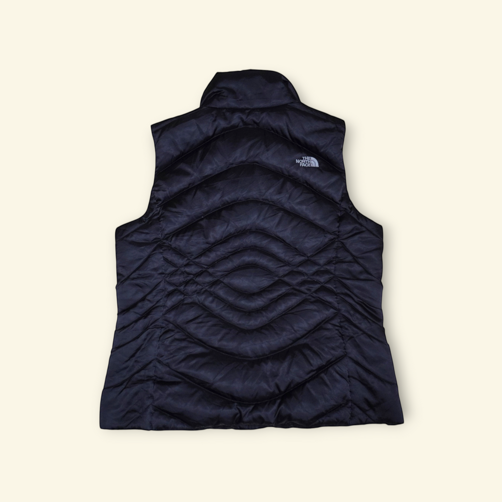 Chaleco negro The North Face Aconcagua de pluma con paneles acolchados de diamante, disponible en Mi tienda