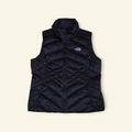 Chaleco negro The North Face Aconcagua de pluma con paneles acolchados en diamante, disponible en Mi tienda.