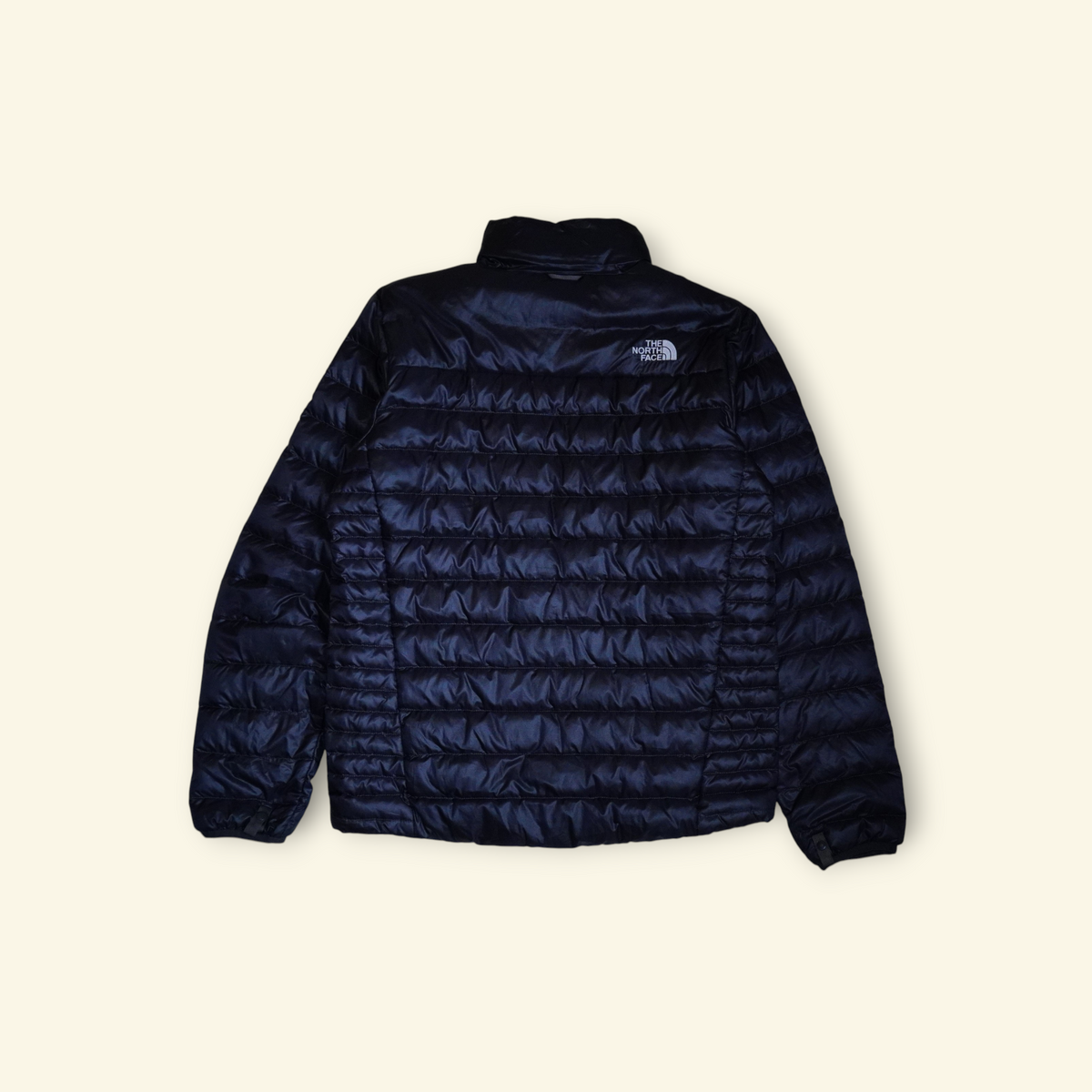 Chamarra acolchada negra The North Face Flare con relleno de plumón, vista trasera, de Mi tienda