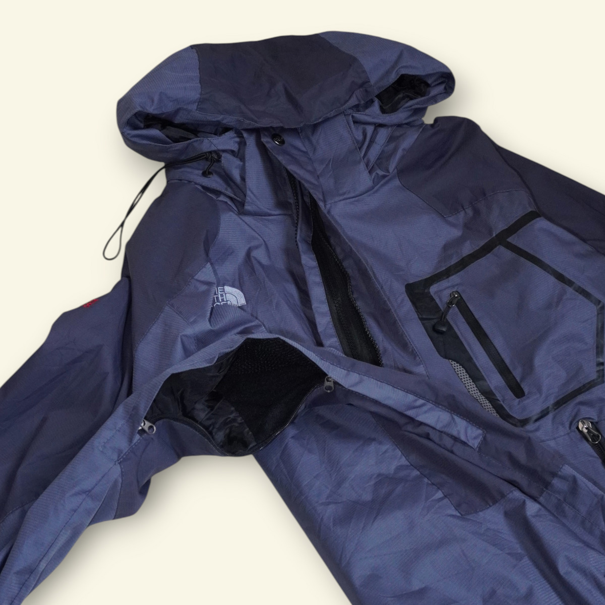 Chamarra vintage The North Face Summit Series Gore-Tex XCR gris y negra con cierres axilares de Mi tienda