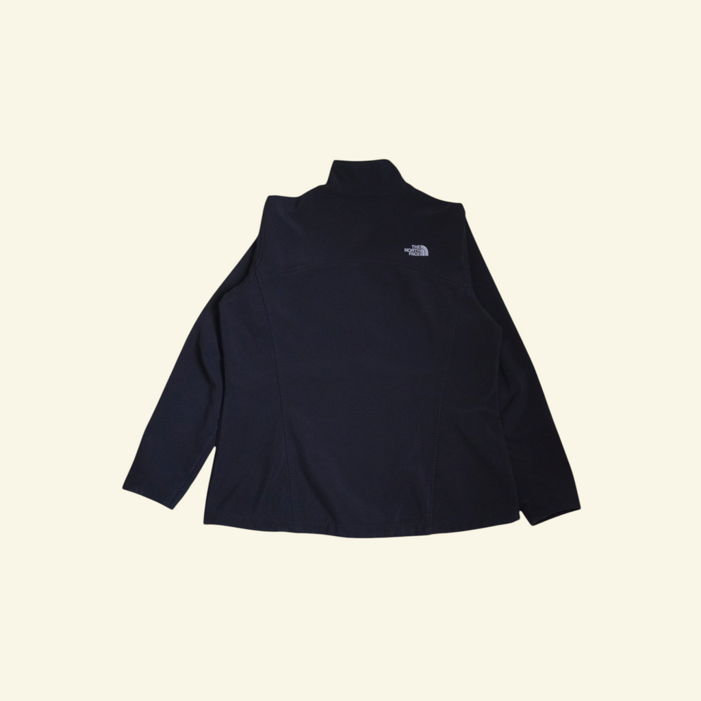 Chaqueta softshell negra The North Face Apex Bionic de Mi tienda, vista trasera con logotipo bordado