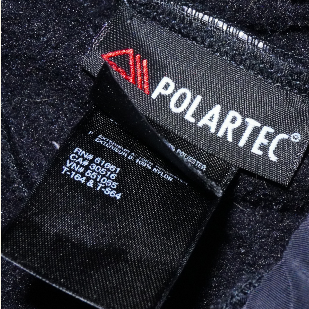 Etiqueta interior de autenticidad Polartec en chamarra vintage The North Face Denali de Mi tienda