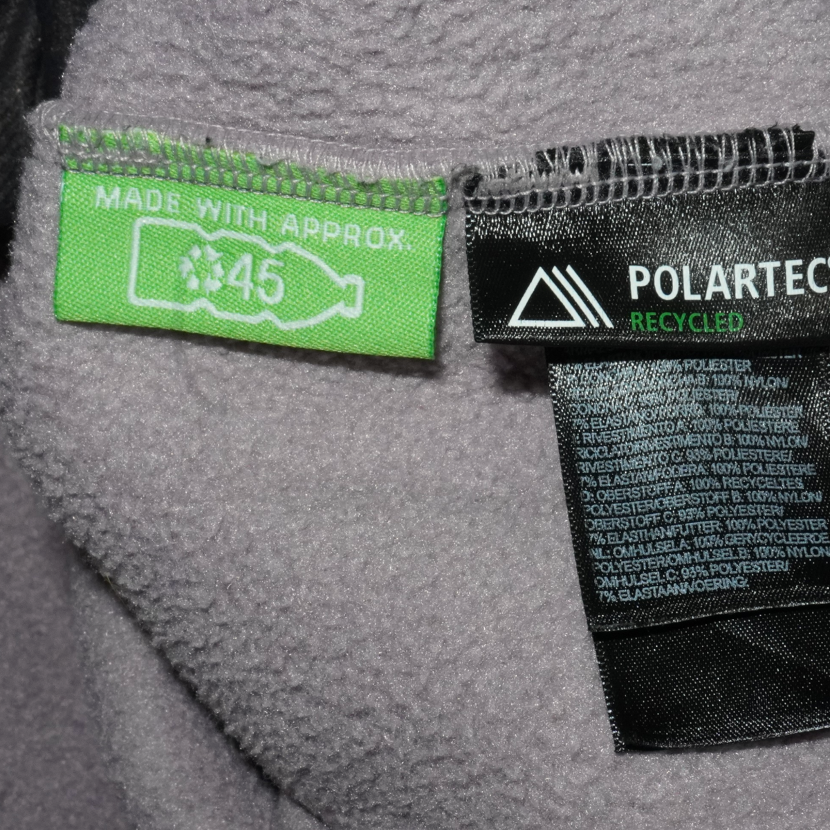 Etiquetas interiores de Mi tienda The North Face Denali Jacket con detalles de tejido Polartec reciclado