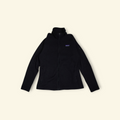 Suéter Patagonia Better Sweater negro de forro polar reciclado con cierre frontal, disponible en Mi tienda.