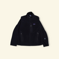 Chamarra Patagonia R3 Regulator Fleece negra con cierre frontal y bolsillos alpinos, disponible en Mi tienda.