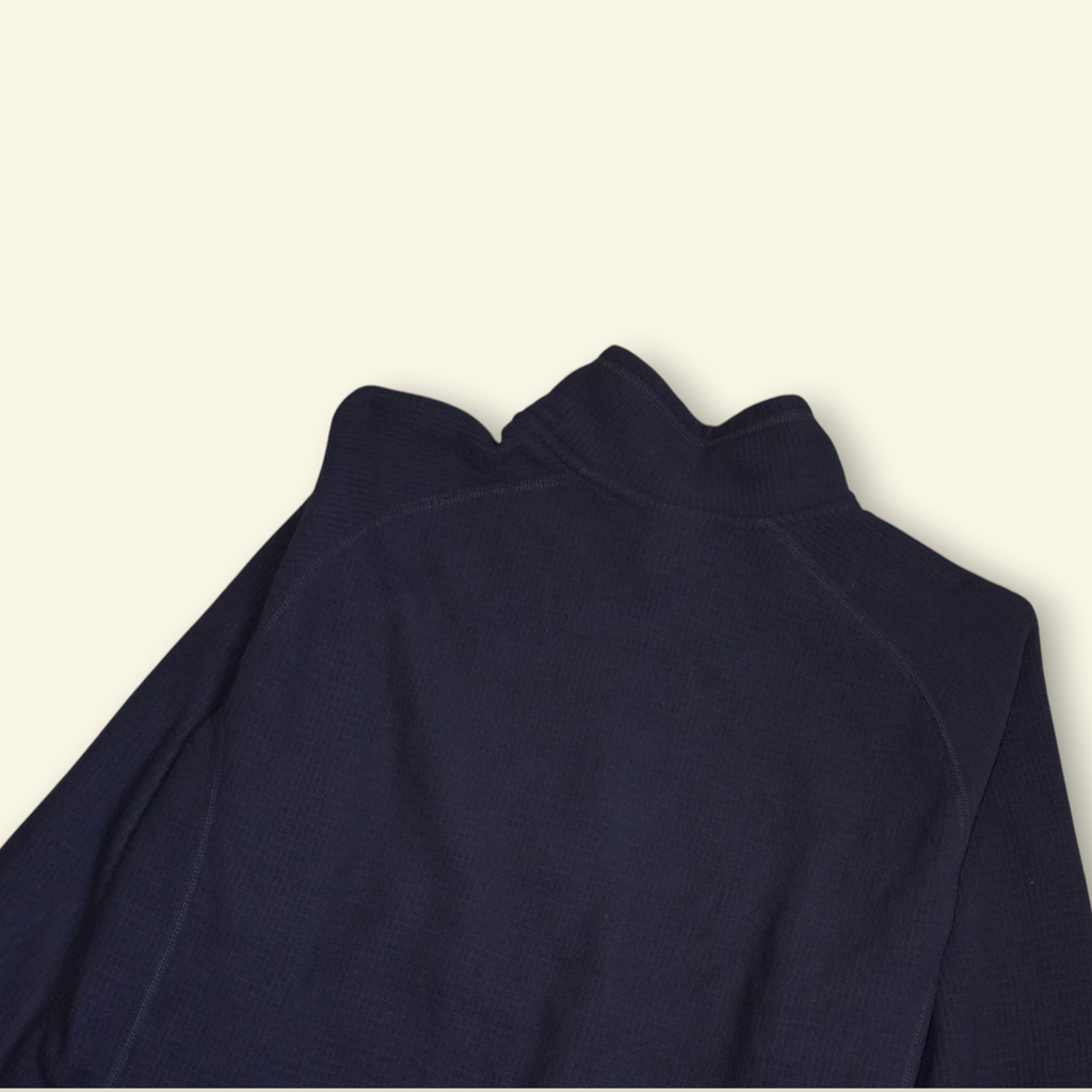 Suéter The North Face Gordon Lyons negro de tejido fleece con cuello alto, ideal para climas fríos en Mi tienda.